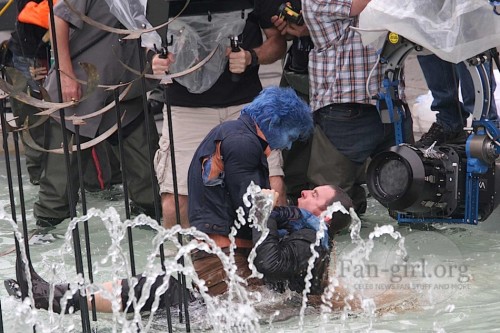 ��X��ǰ��2����Ƭ��(ch��ng)��Ұ�F�b������