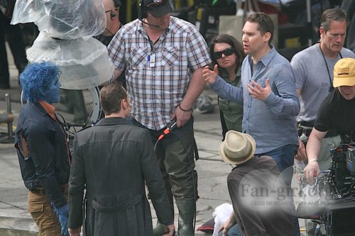 ��X��ǰ��2����Ƭ��(ch��ng)��Ұ�F�b������