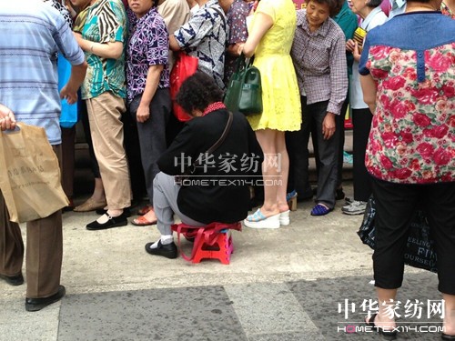 �Ҽ�����}���N(xi��o)�����˰��(l��i)С����꠵Ⱥ�