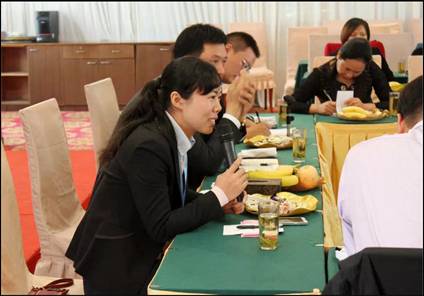 ���ˍu�Ҽ�2015������Ʒ�b�p��(hu�� )�߽�(j��ng)�N(xi��o)����Մ��(hu�� )�A�M(m��n)�Y����