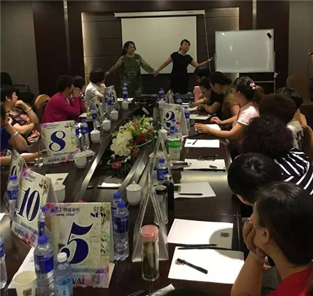 �Pʢ�Ҽ�����ɵؾ�Ӣ�R��һ��