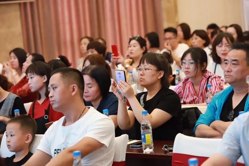 ��Ʒ•�������Ҽ�2019�ﶬ��Ʒ�l(f��)����(hu�� )�A�M(m��n)�չ���